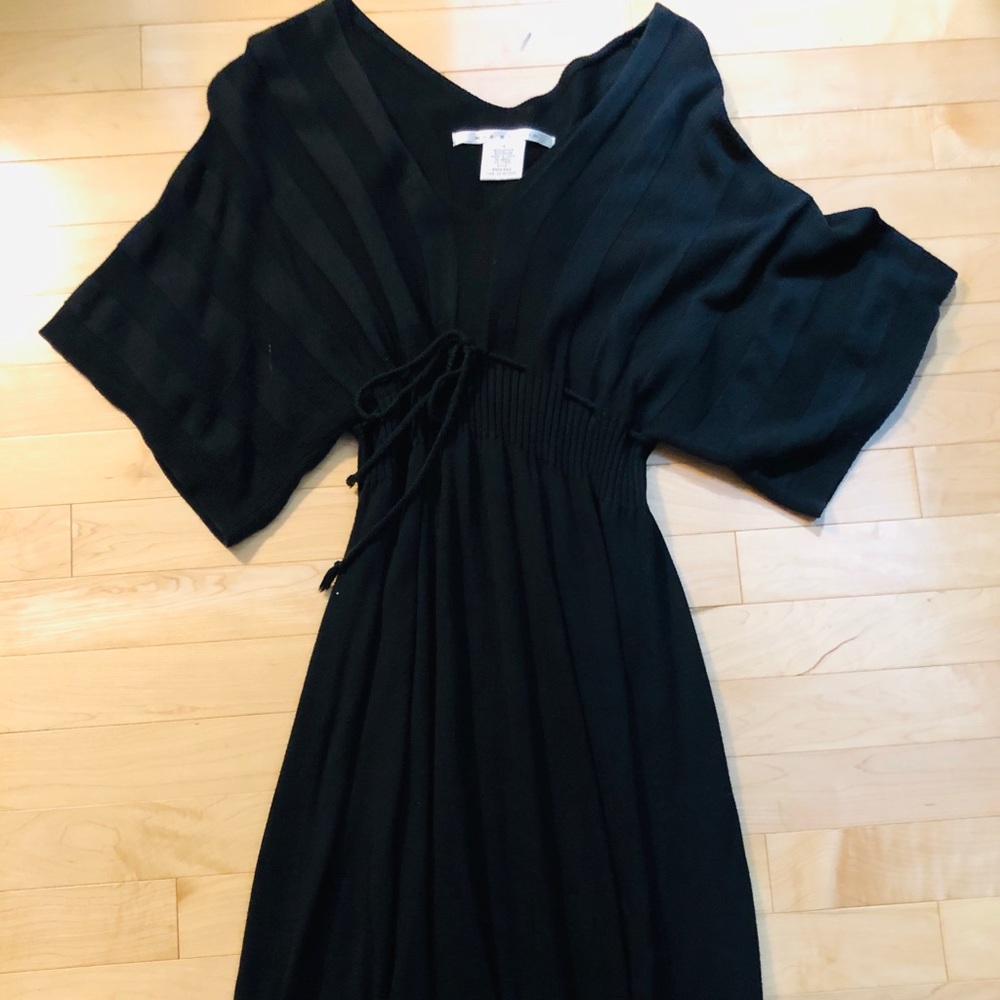 Super cute black MAX STUDIO dress